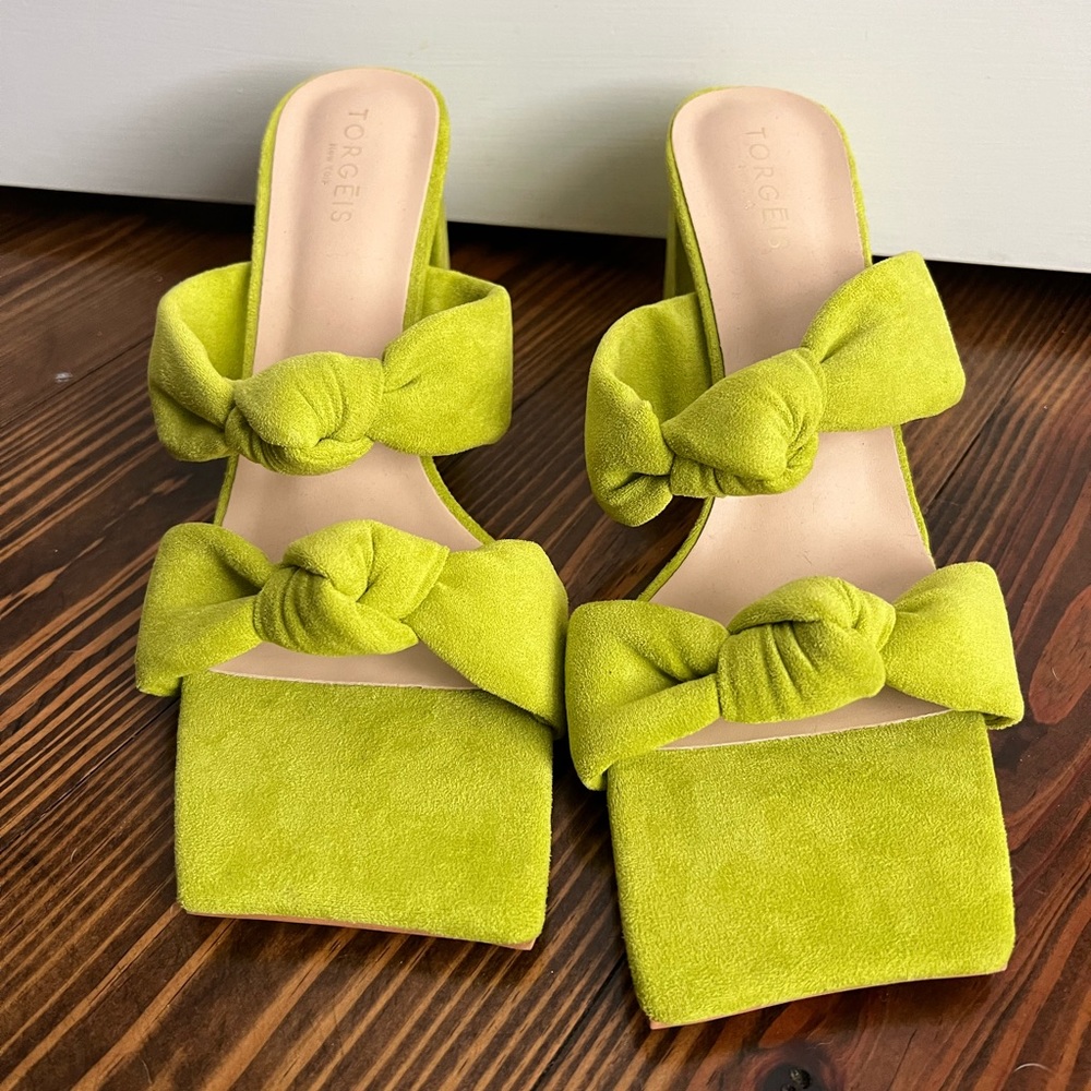 New, never worn Torgeis Flamingo Sandal size 10